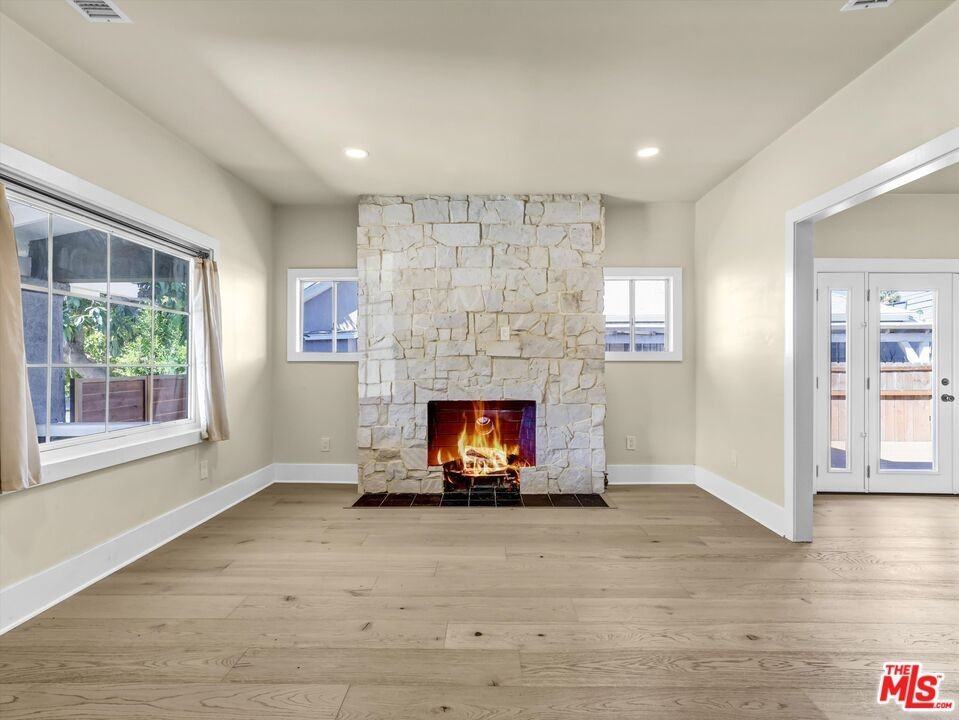 2255 W 29th St - Photo 6 of 31