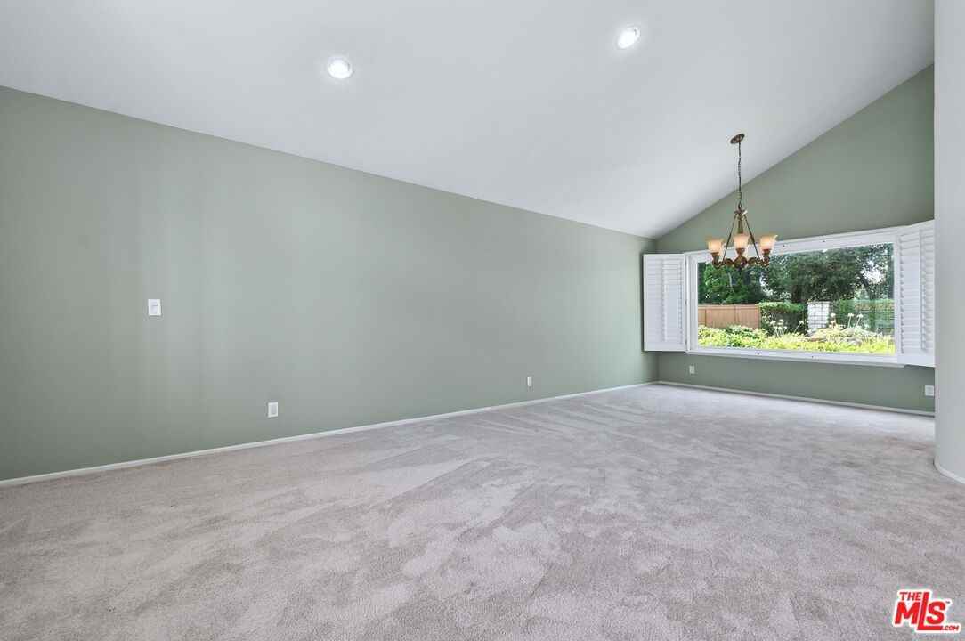 2649 Rikkard Dr - Photo 3 of 31