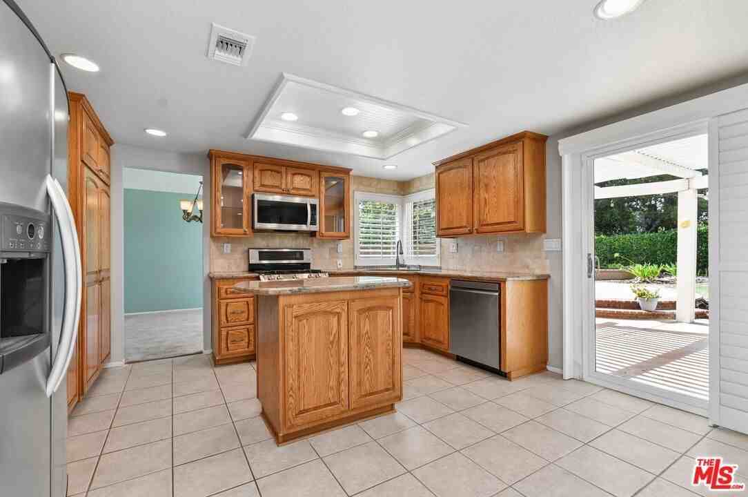 2649 Rikkard Dr - Photo 6 of 31