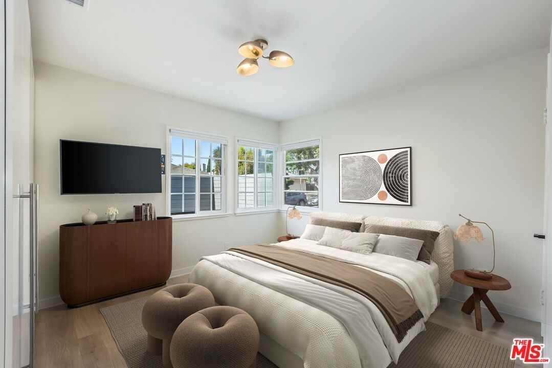 8791 Cadillac Ave - Photo 3 of 33