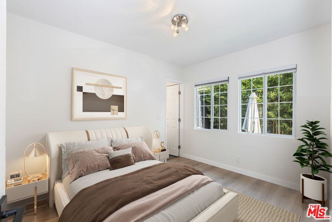 8791 Cadillac Ave - Photo 4 of 33