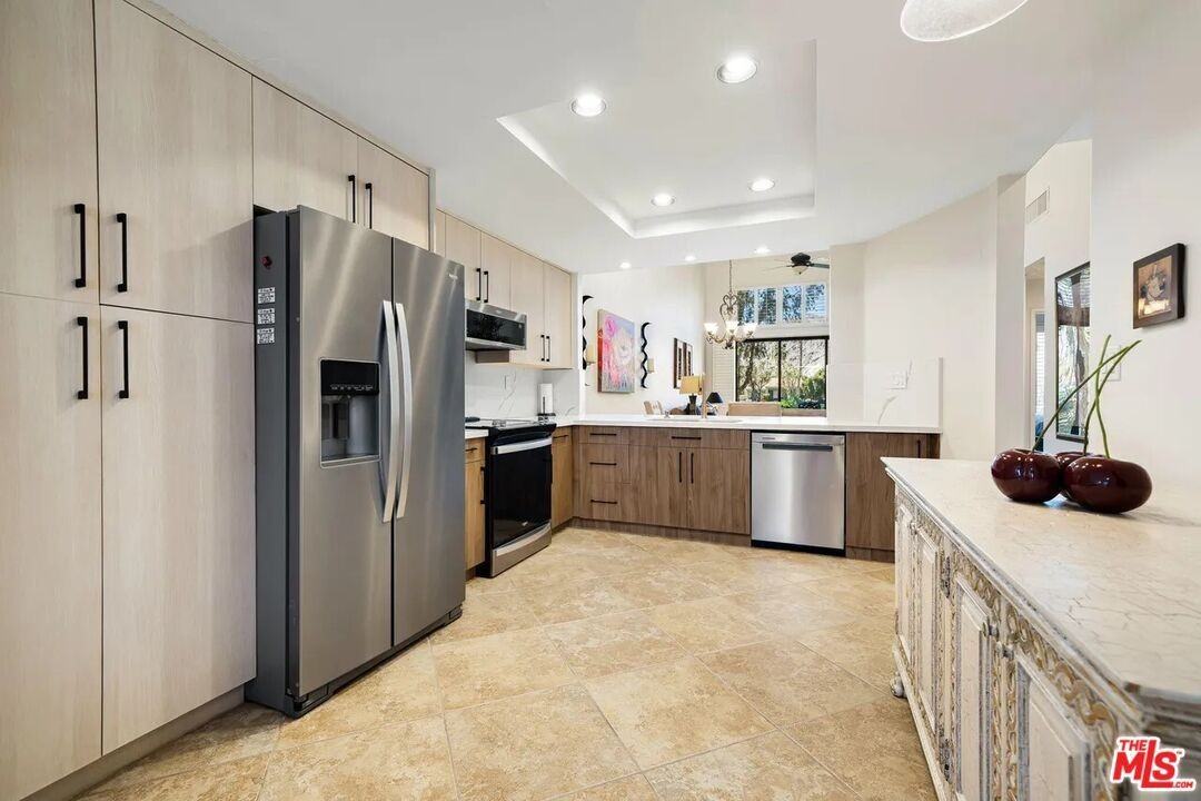 54469 Oakhill - Photo 3 of 50