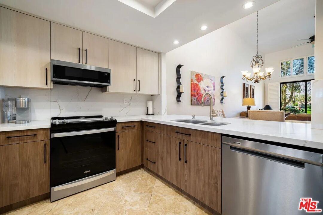 54469 Oakhill - Photo 7 of 50