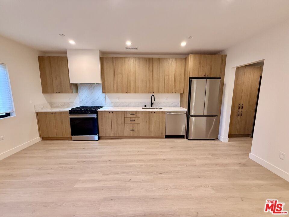 2707 Benedict St ##1/2 - Photo 2 of 27