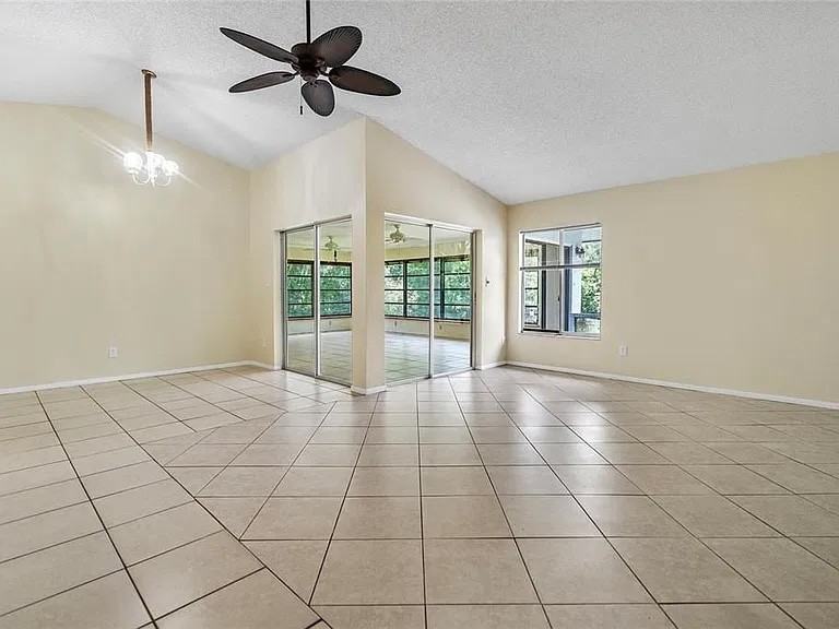 1811 Thistle Ct - Photo 3 of 23