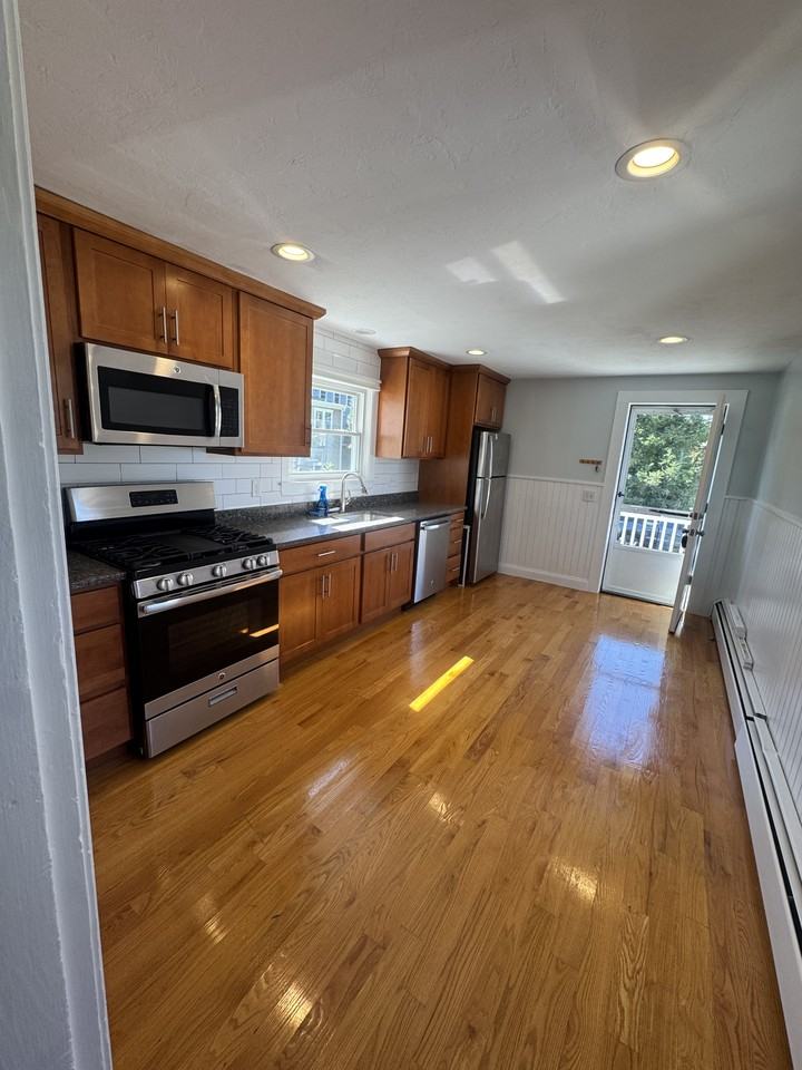 280 Court St #3 - Photo 3 of 10