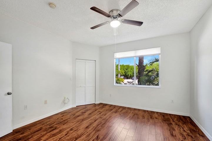 1200 Scotia Drive - Photo 6 of 8