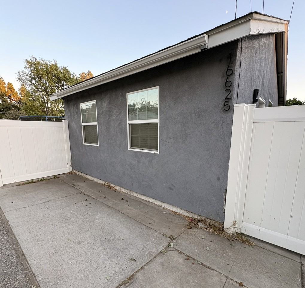 16625 Chatsworth St - Photo 2 of 11