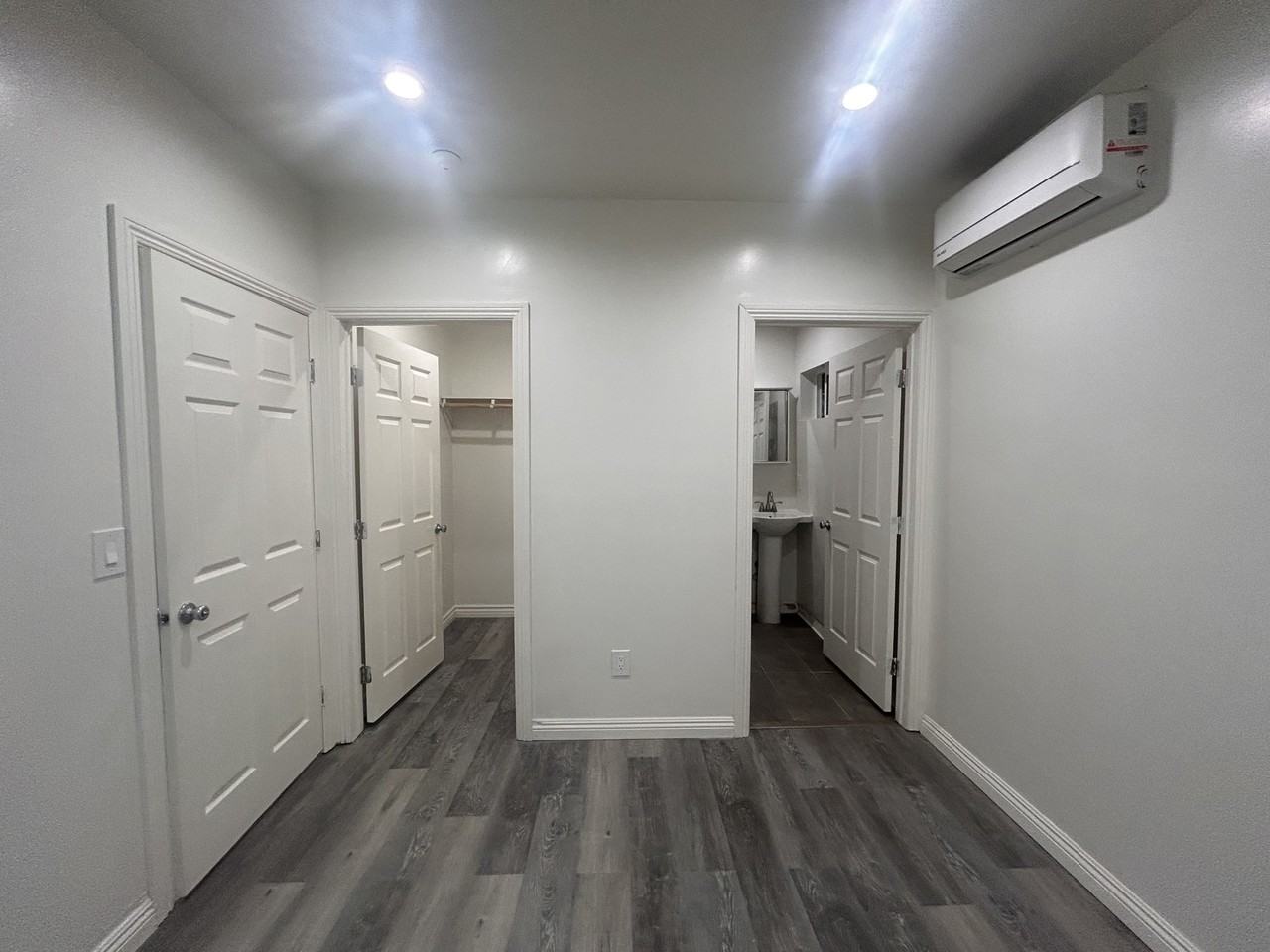 16625 Chatsworth St - Photo 4 of 11