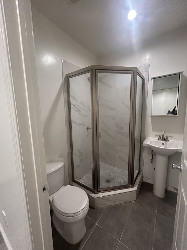 16625 Chatsworth St - Photo 5 of 11