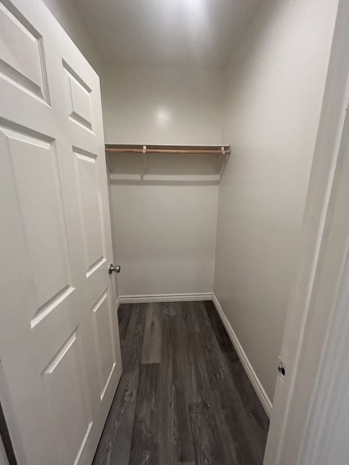 16625 Chatsworth St - Photo 6 of 11