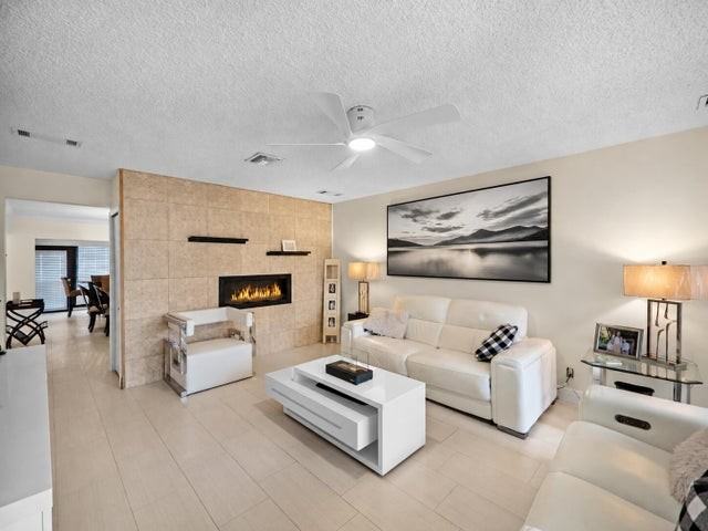 4751 Storkwood Way #B - Photo 3 of 8