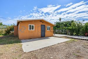featured image of 949 E 3rd St