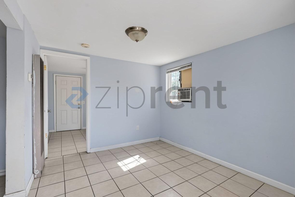 949 E 3rd St - Photo 5 of 22