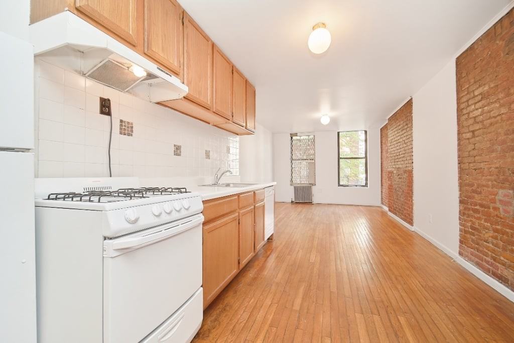341 E 85th St #4 - Photo 2 of 6
