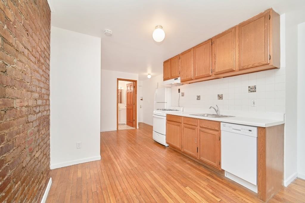 341 E 85th St #4 - Photo 3 of 6