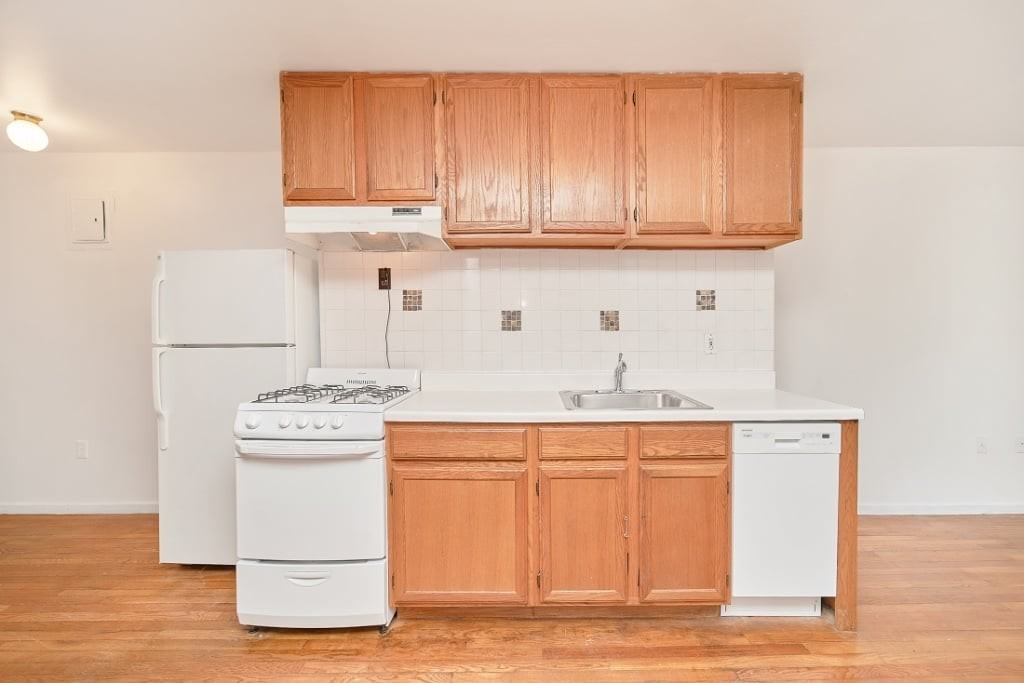 341 E 85th St #4 - Photo 5 of 6