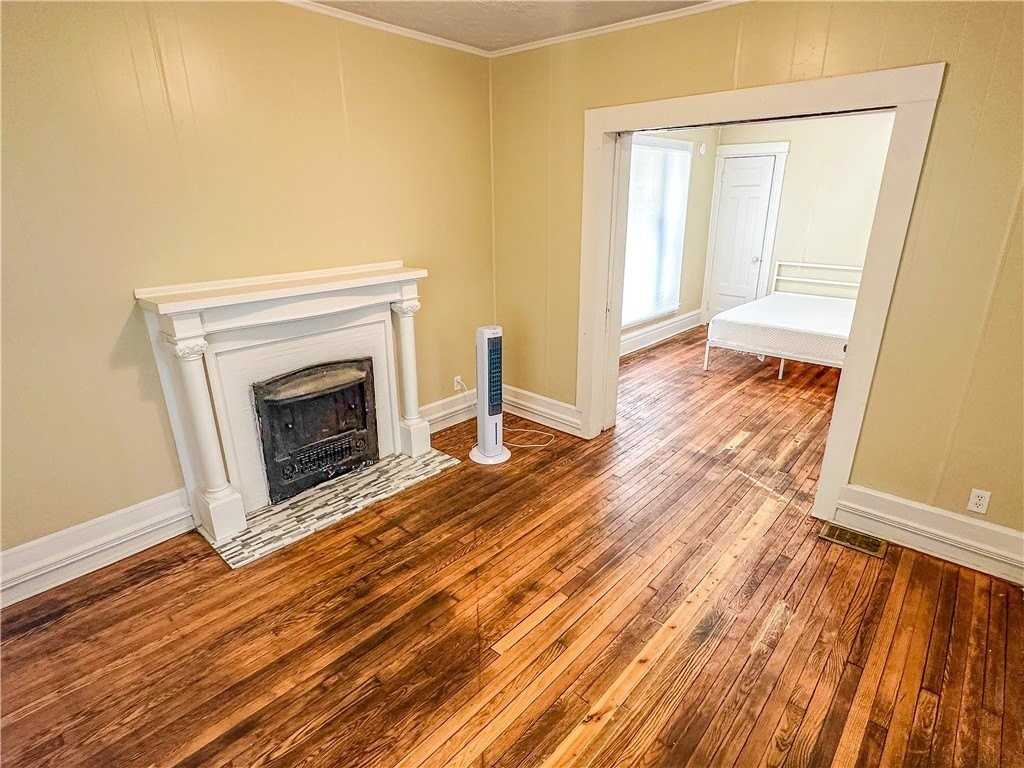 46 Peck St - Photo 4 of 9