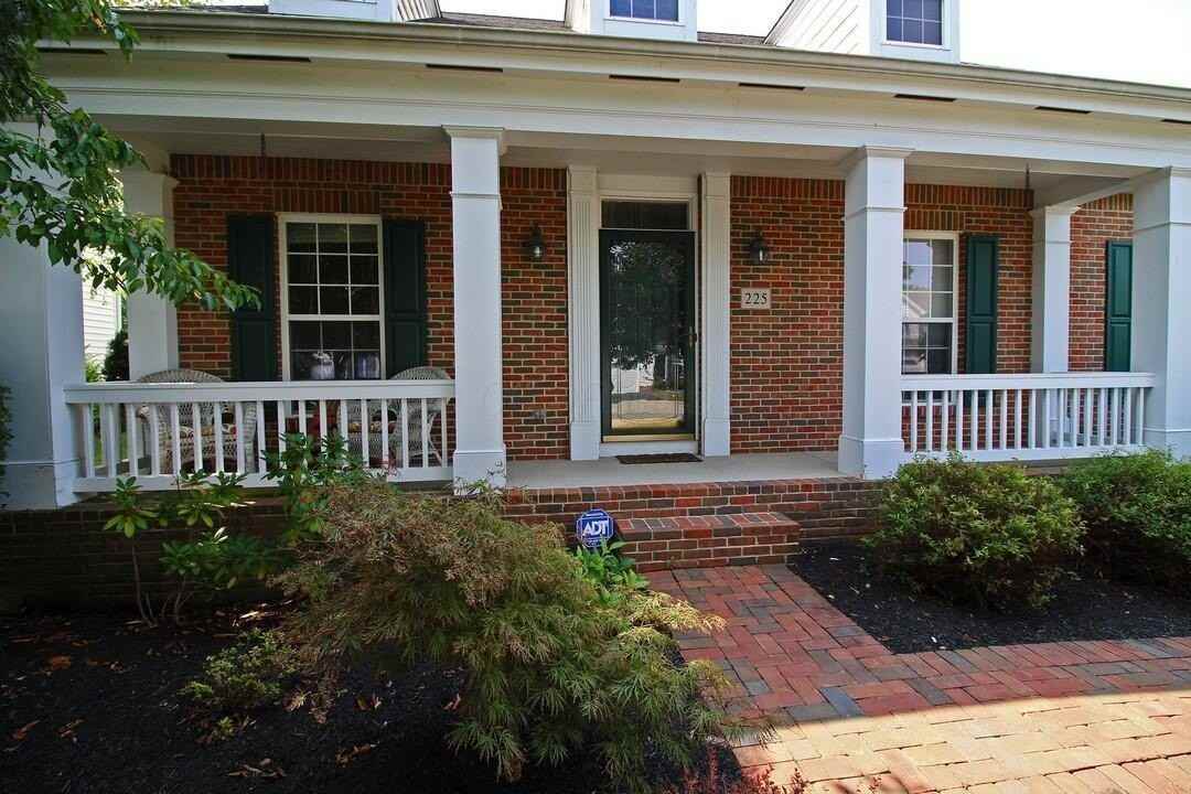 225 Stamford Dr - Photo 2 of 22
