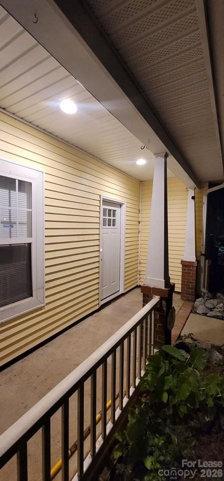 2753 Wingate Ave - Photo 2 of 48