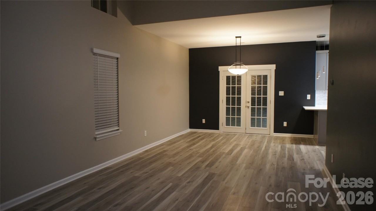 2753 Wingate Ave - Photo 5 of 48