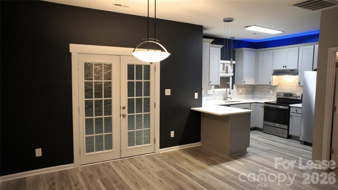 2753 Wingate Ave - Photo 7 of 48