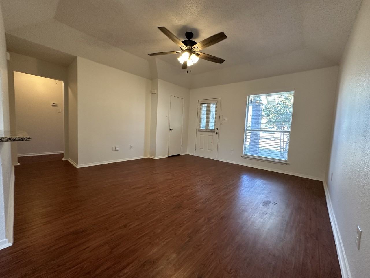 1042 Winscott Rd #B - Photo 3 of 10