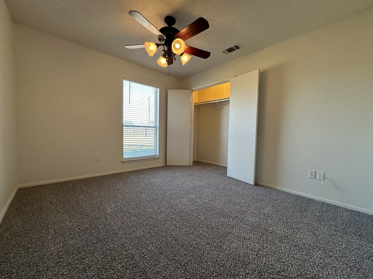 1042 Winscott Rd #B - Photo 6 of 10