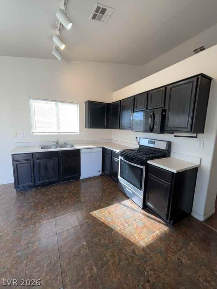 6643 Fallona Ave - Photo 6 of 15