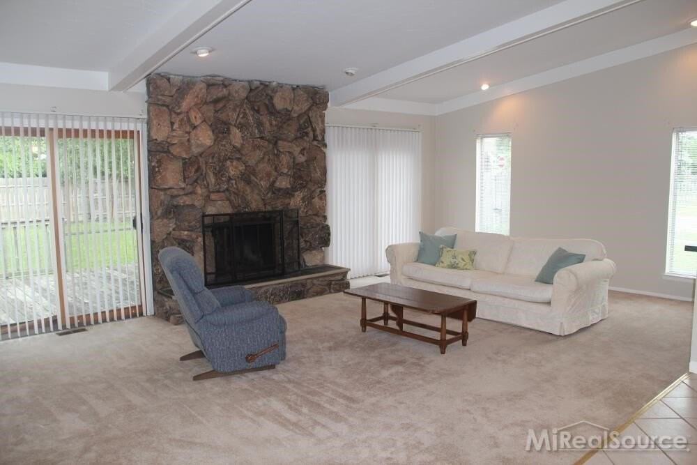 38451 Century Dr - Photo 2 of 10