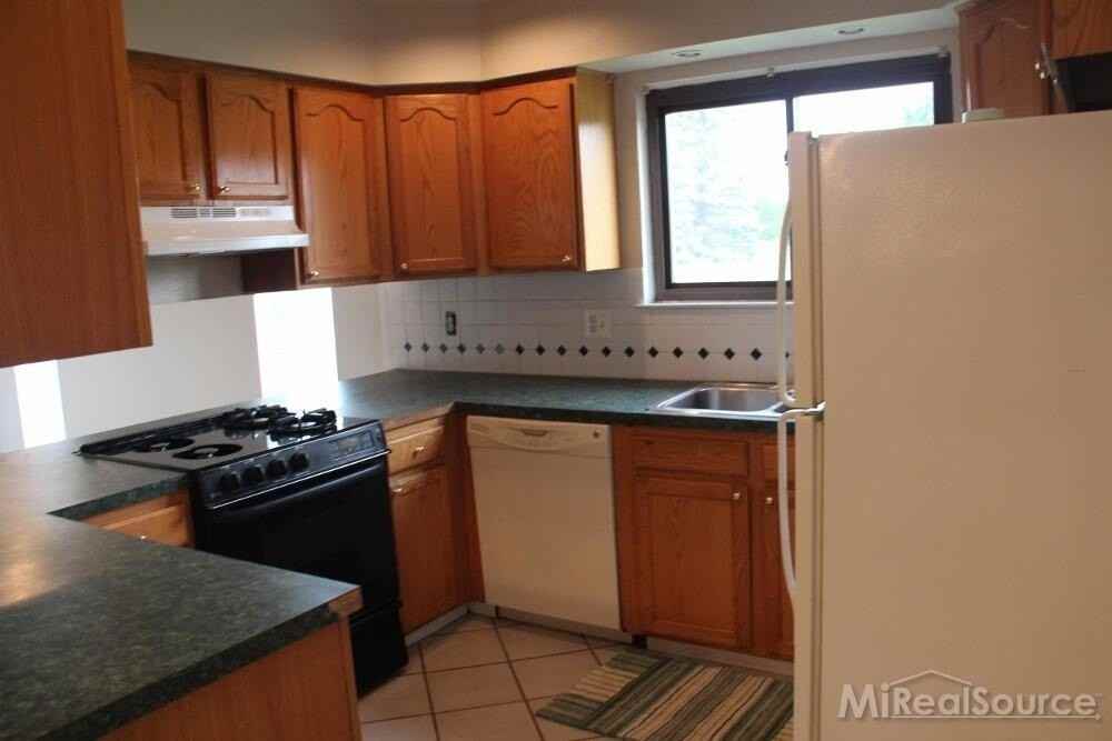 38451 Century Dr - Photo 5 of 10