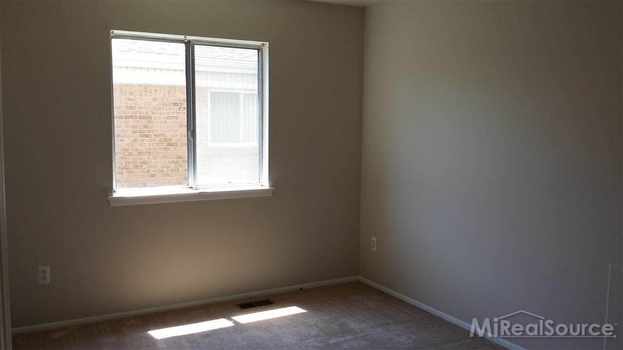 38451 Century Dr - Photo 7 of 10