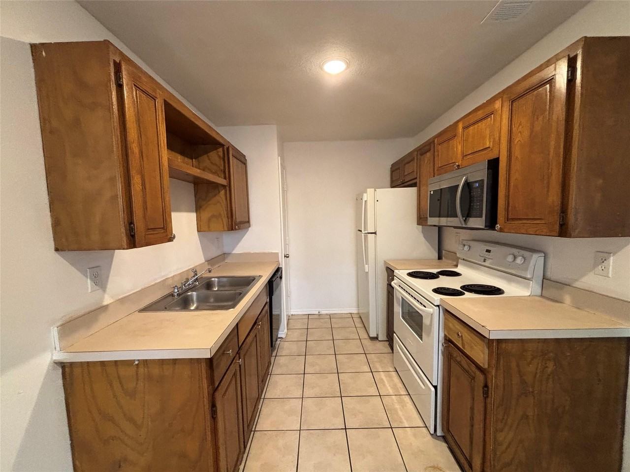 300 S Magnolia St #B - Photo 4 of 15