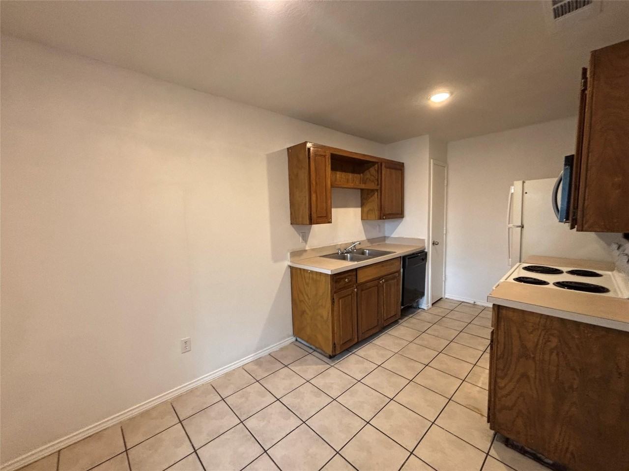300 S Magnolia St #B - Photo 5 of 15