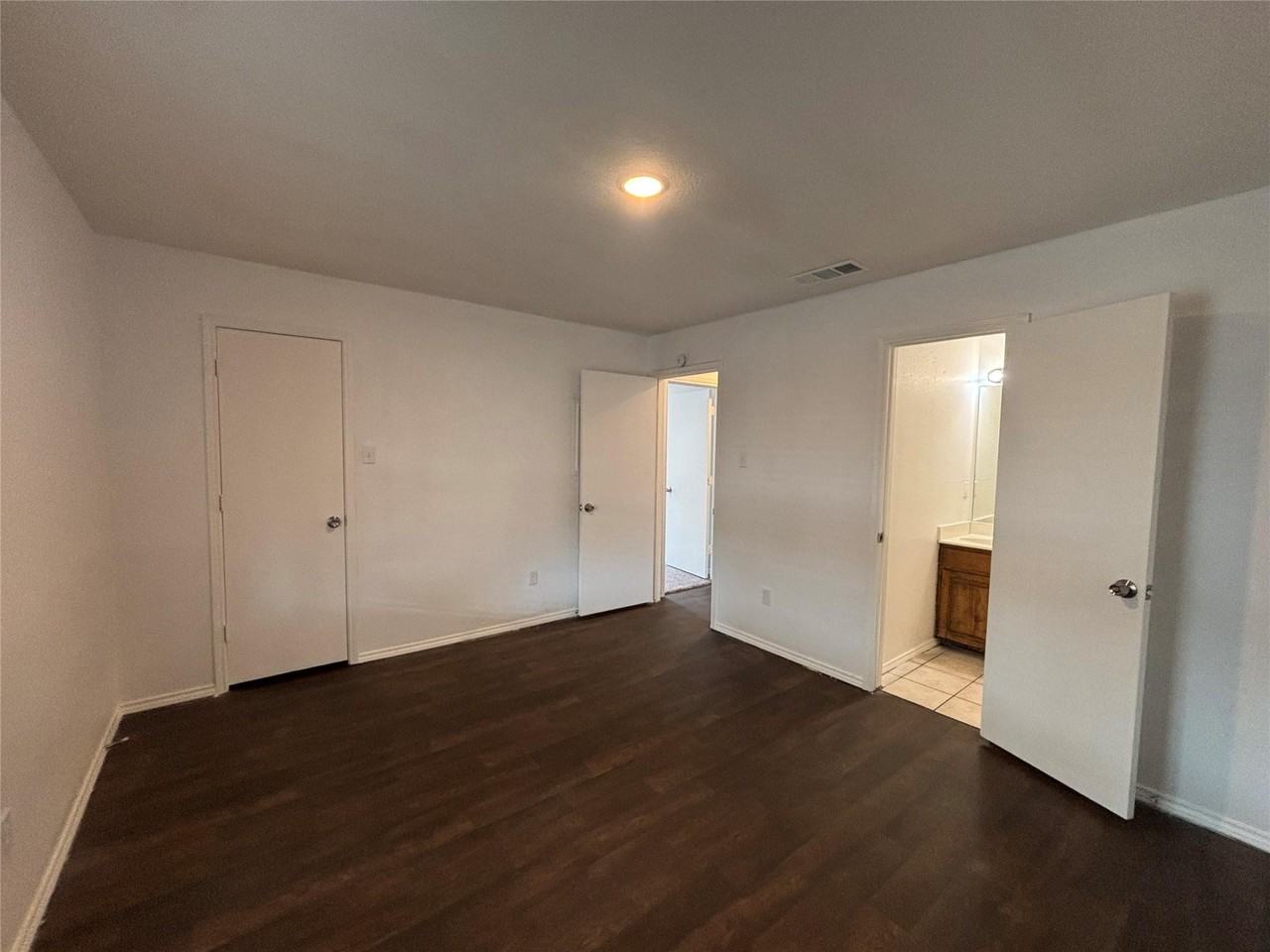 300 S Magnolia St #B - Photo 7 of 15