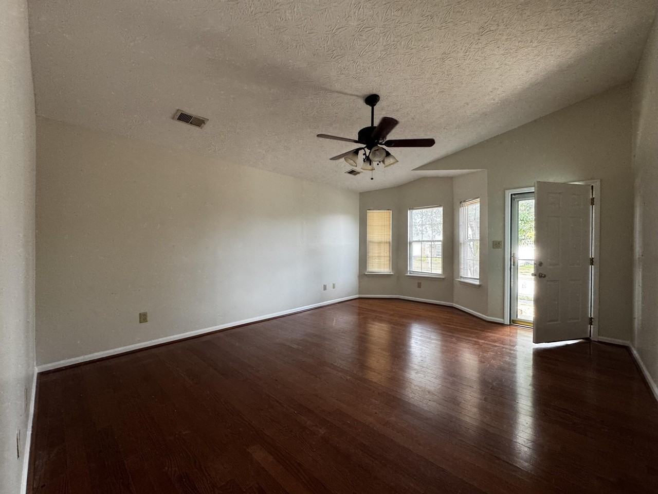 110 Allison Cir - Photo 2 of 14