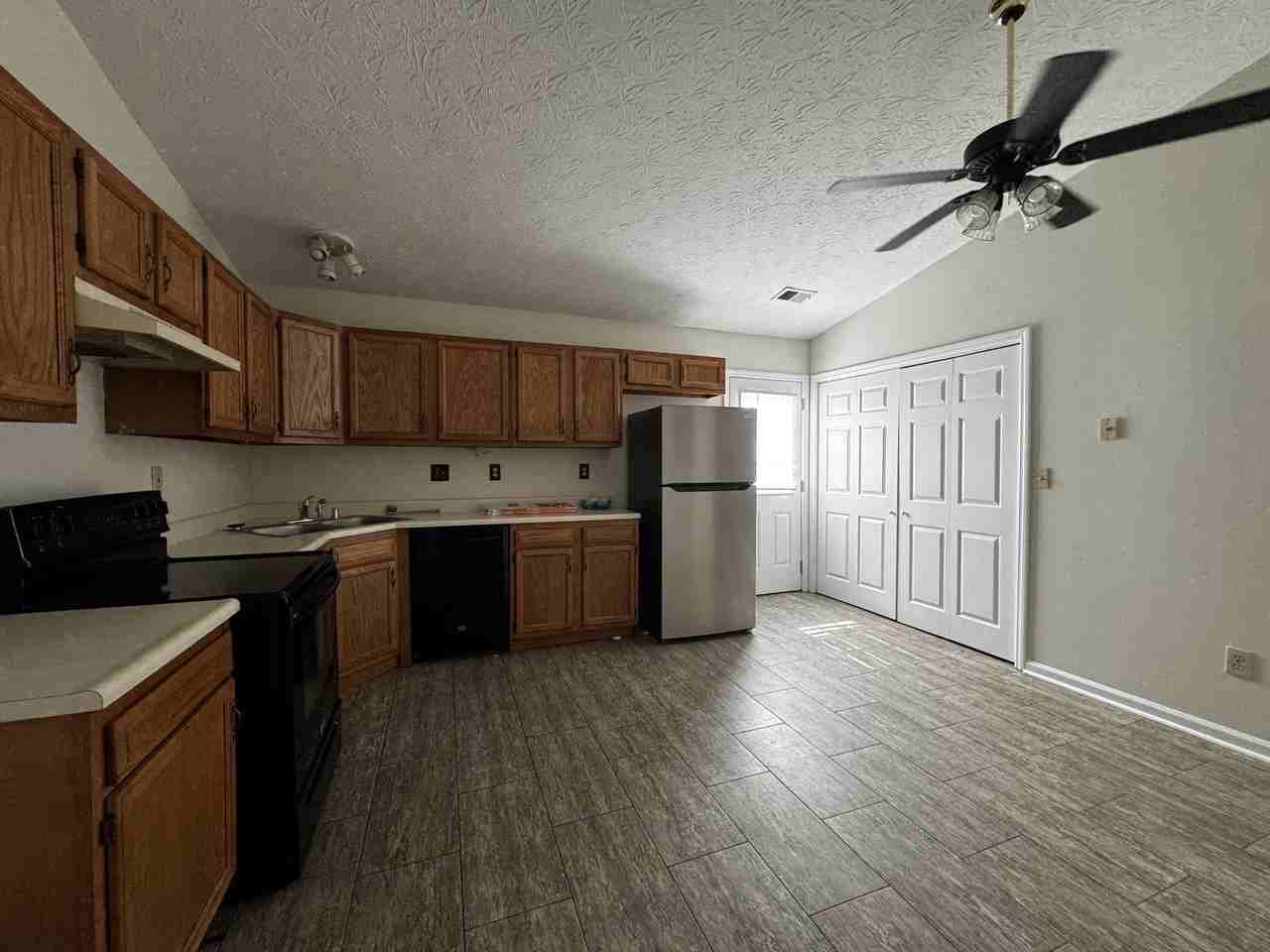 110 Allison Cir - Photo 3 of 14