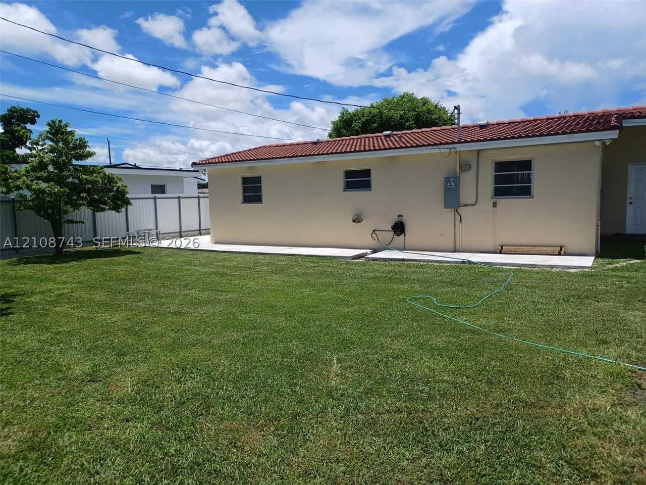 14731 Sw 104th Ct - Photo 2 of 7