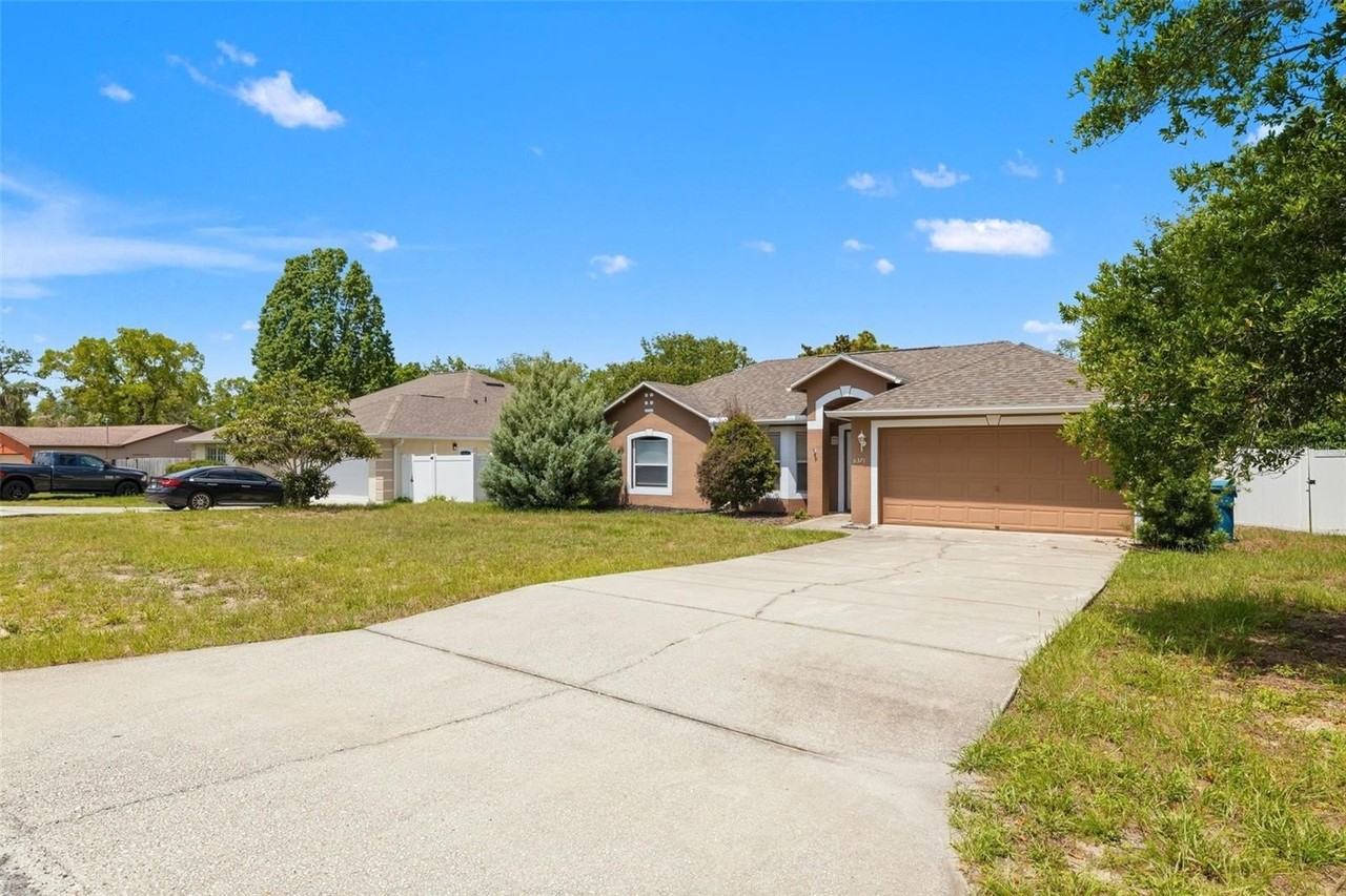 6371 Shadydale Ave - Photo 4 of 41