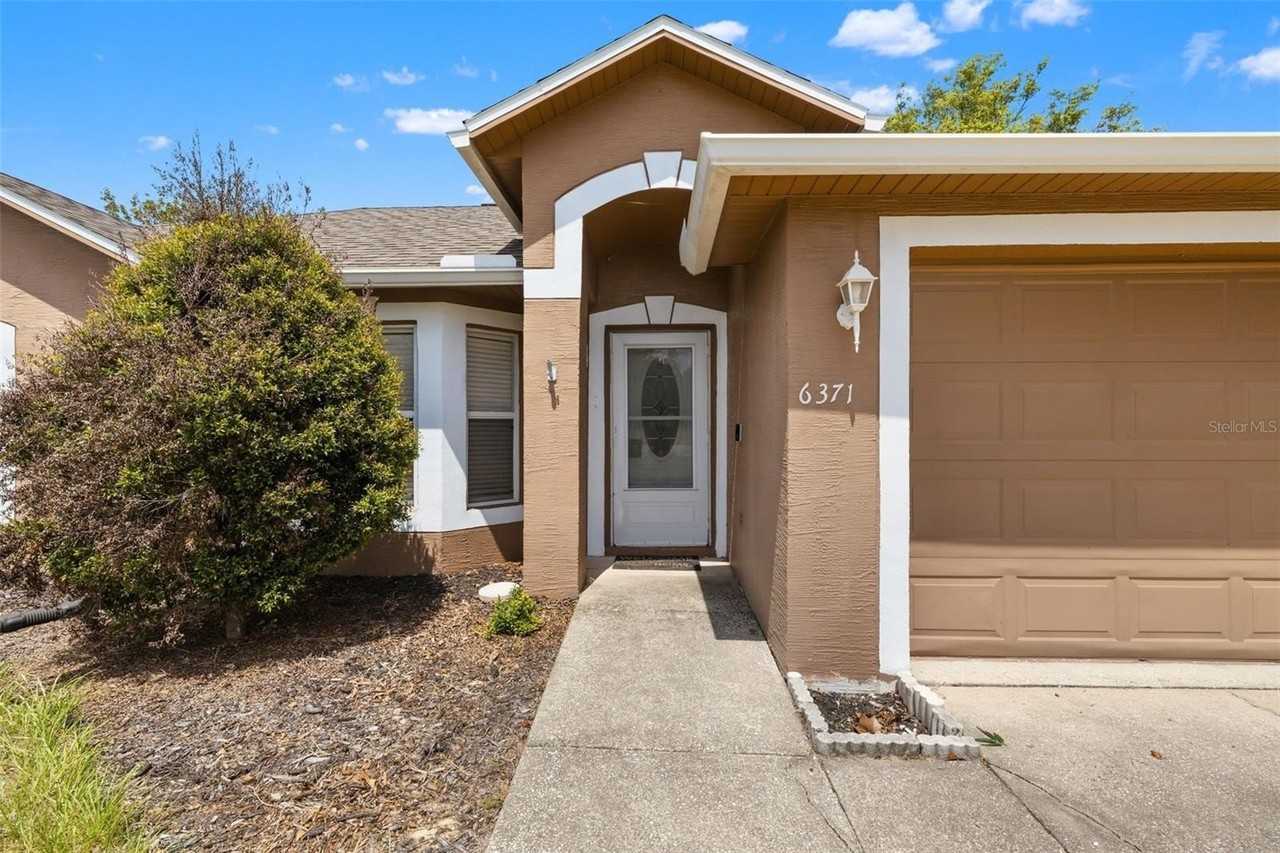 6371 Shadydale Ave - Photo 6 of 41