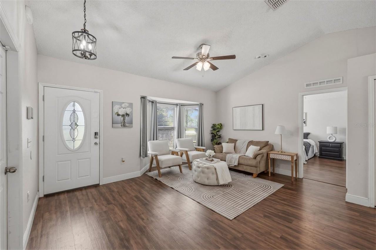 6371 Shadydale Ave - Photo 7 of 41