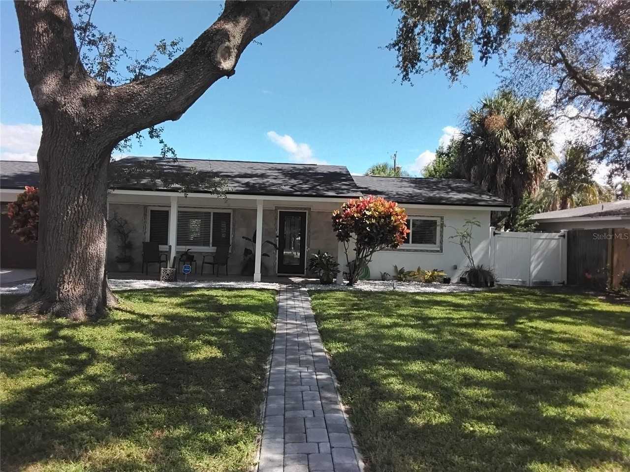 571 Lentz Rd - Photo 2 of 25