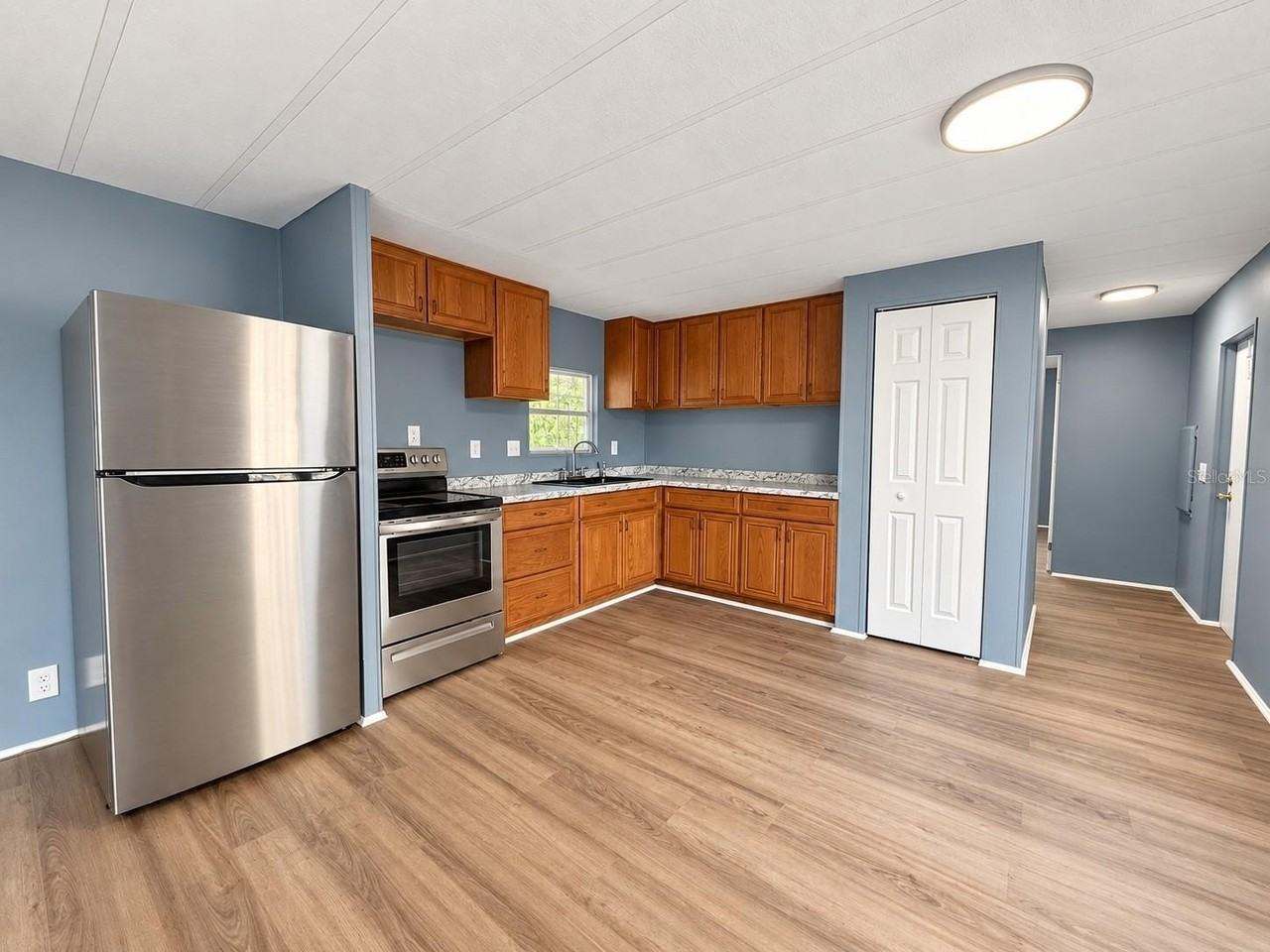 5640 Van Doren Ave - Photo 3 of 9