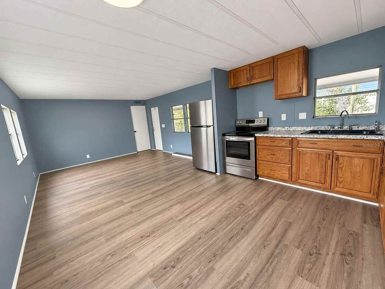 5640 Van Doren Ave - Photo 4 of 9