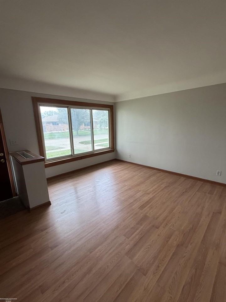 25340 Campbell Ave - Photo 2 of 14
