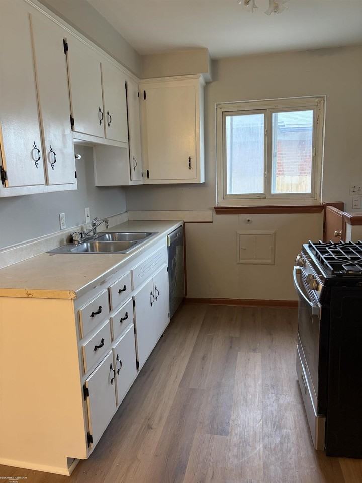 25340 Campbell Ave - Photo 3 of 14