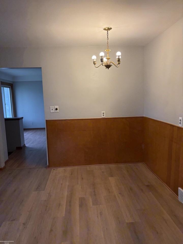 25340 Campbell Ave - Photo 6 of 14