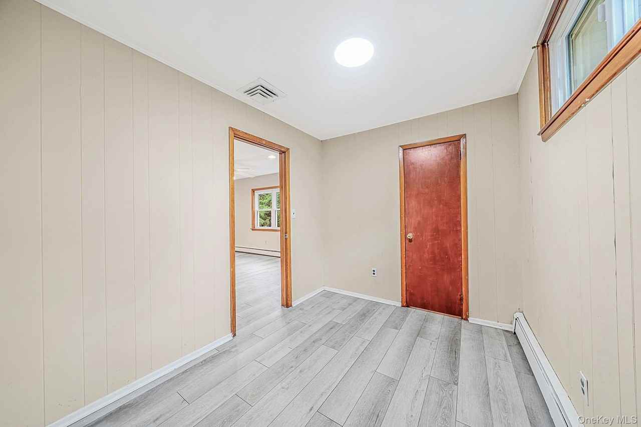 2400 New York Ave - Photo 5 of 22