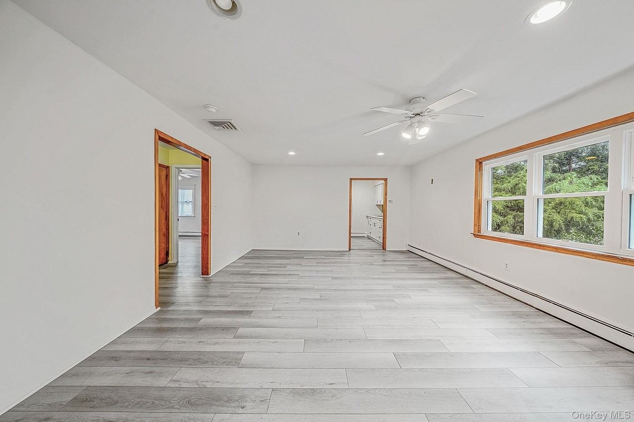 2400 New York Ave - Photo 7 of 22