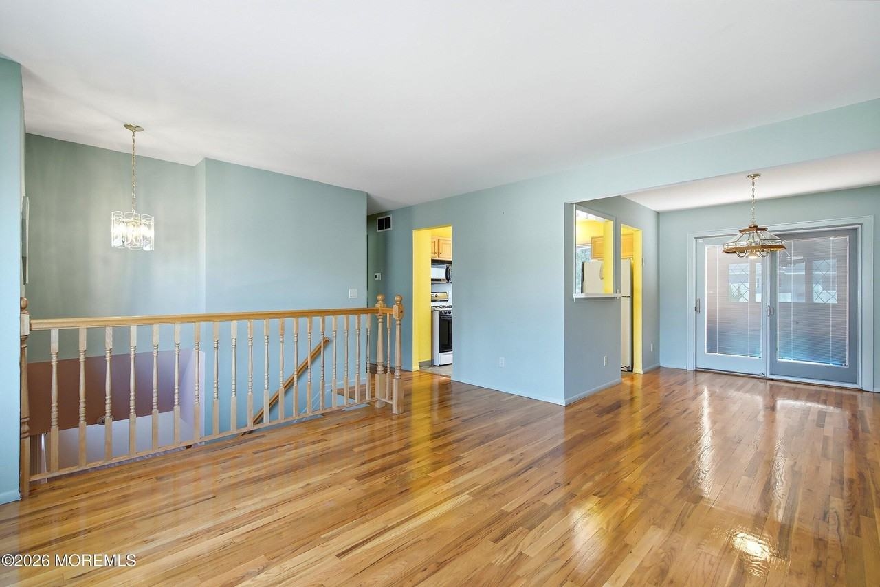 129 Poplar Way - Photo 3 of 11